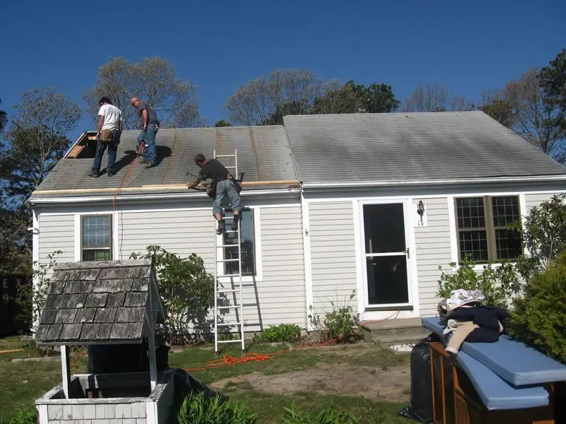 D3 Builders crew working on a roof